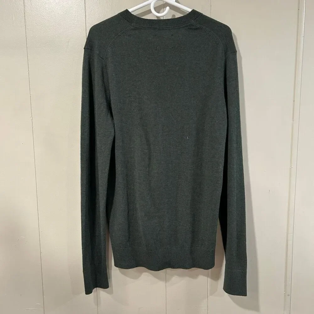Abercrombie & Fitch Men’s Medium Gray V-Neck Sweater
